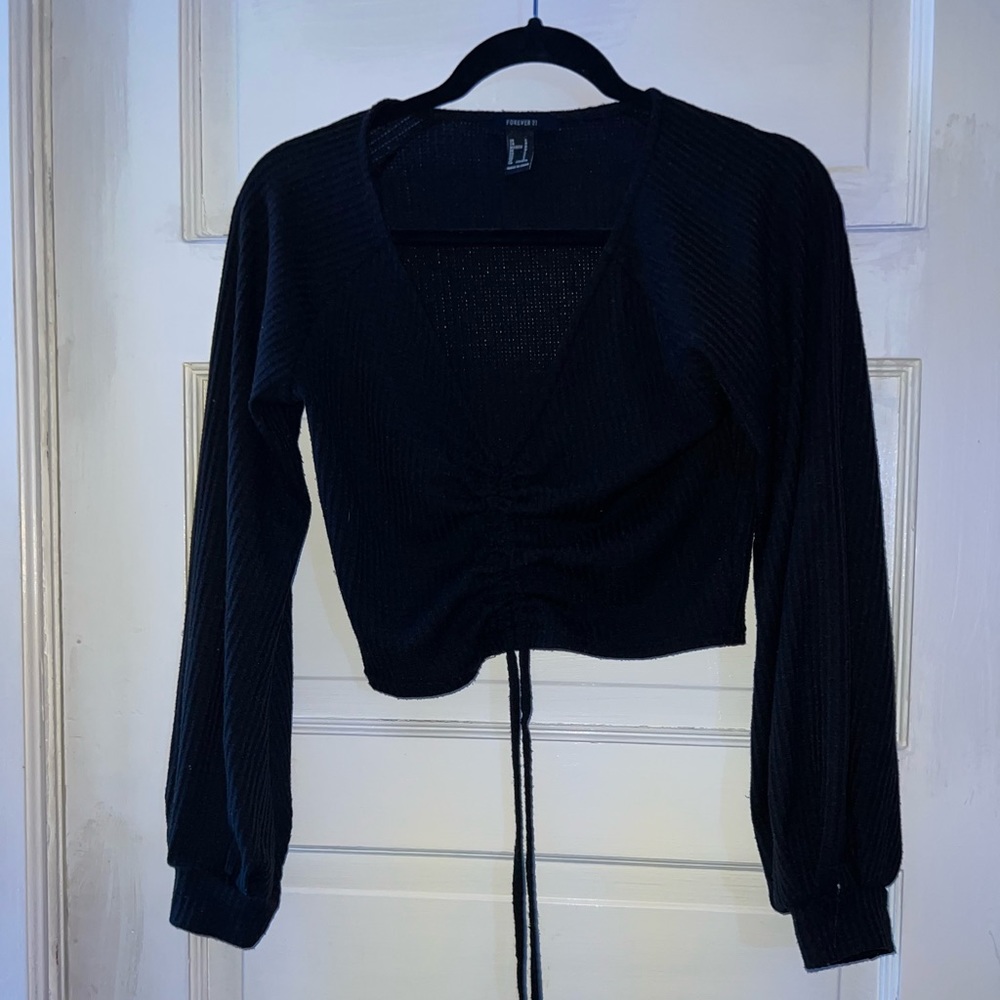 Black long sleeve crop top